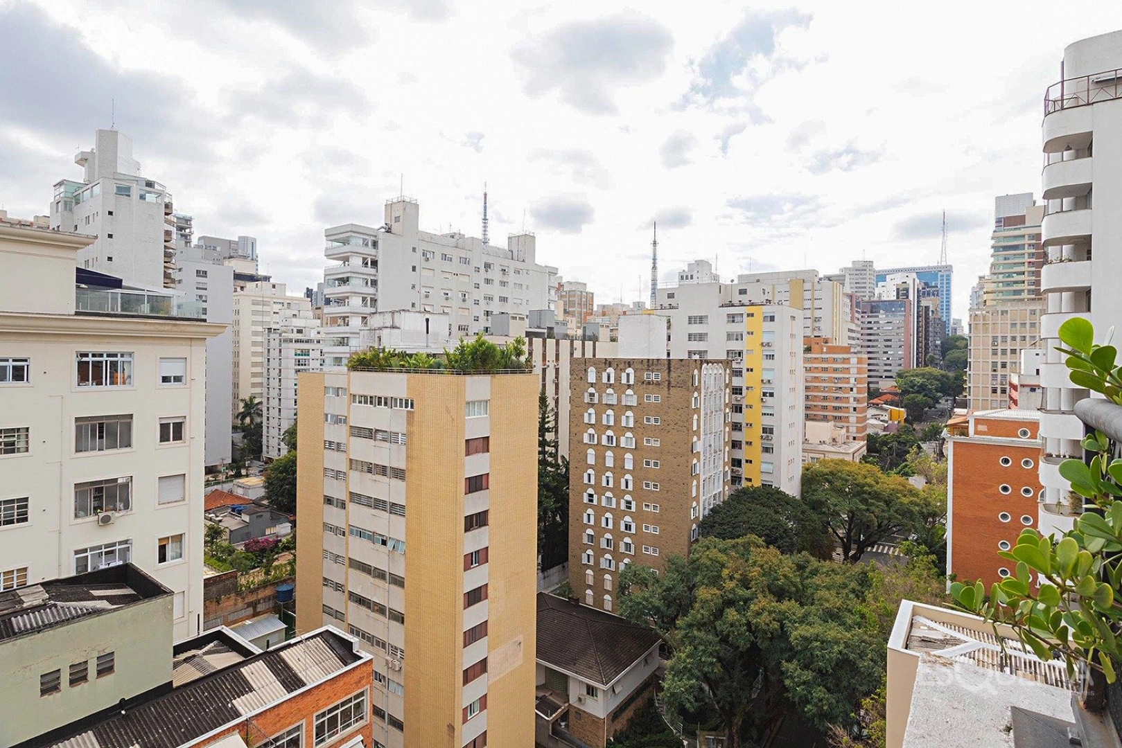 Cobertura triplex com pé-direito duplo no Jardim América - Imagem 10