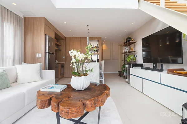 Cobertura triplex com pé-direito duplo no Jardim América