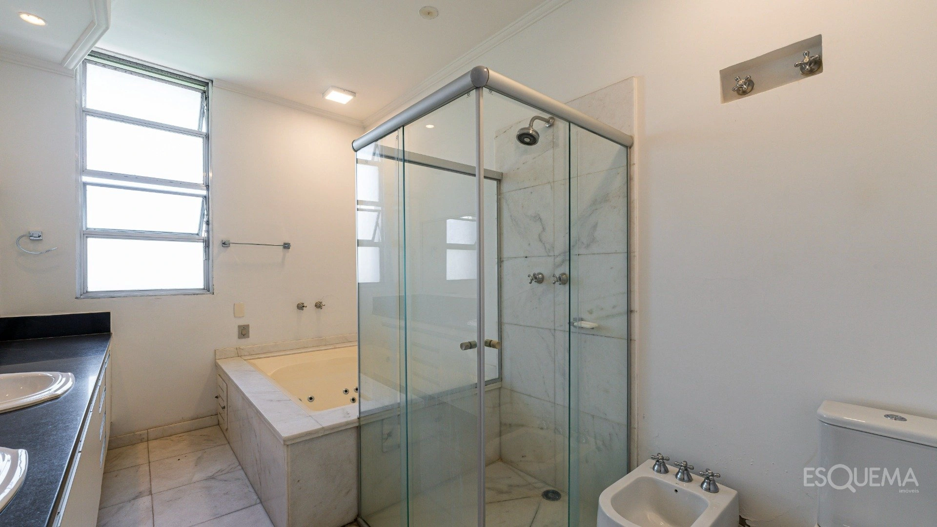 Casa à venda com 5 dormitórios no Jardim Guedala - Imagem 13