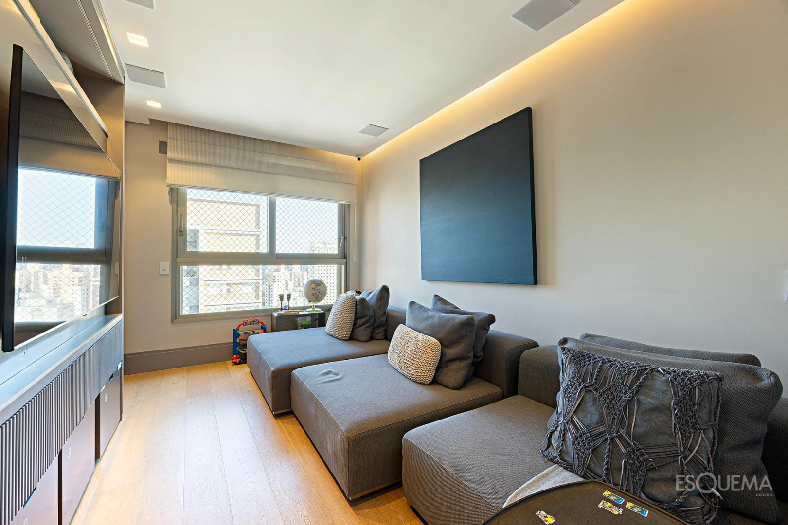 Apartamento com pé-direito duplo assinado por Maurício Karam - Imagem 9