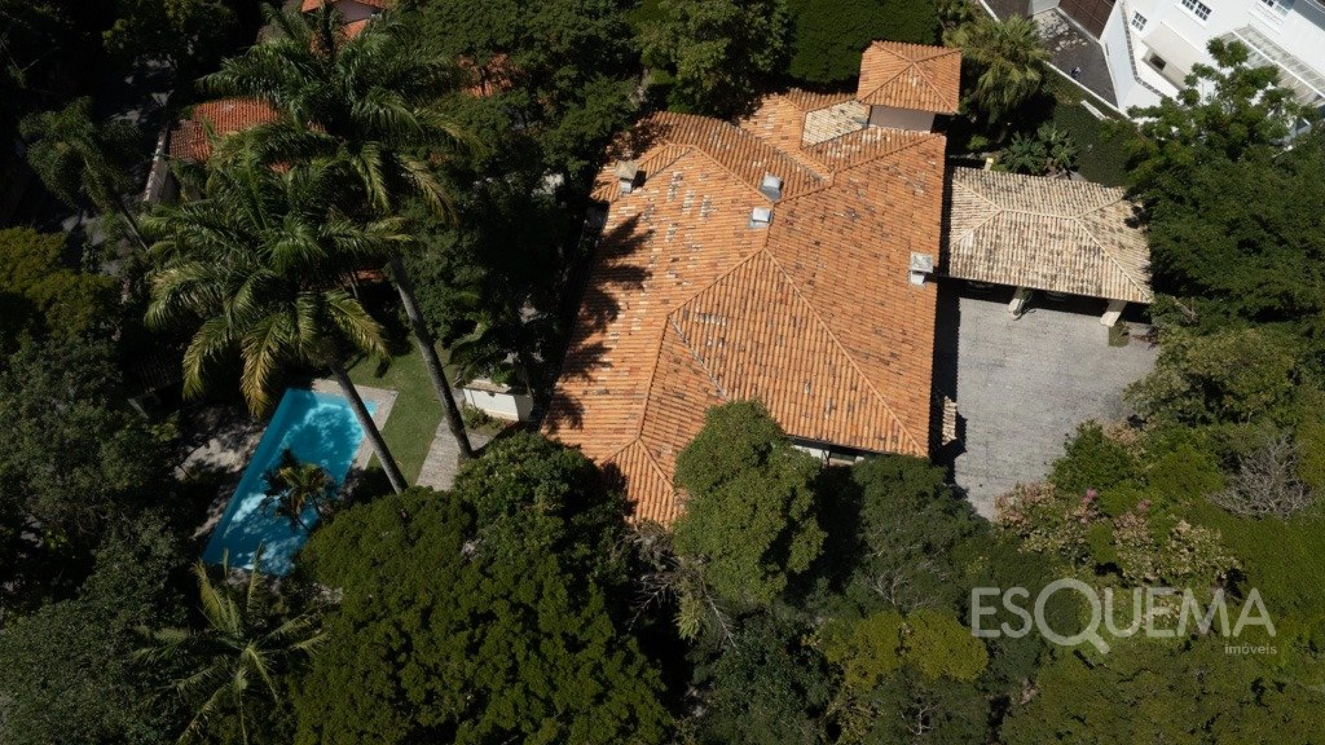 Casa clássica com jardim Burle Marx em terreno de 2.000 m² - Imagem 2