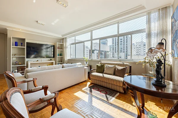 Apartamento reformado com vista livre no Jardim Paulista