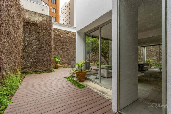 Casa comercial com ambientes amplos no Jardim Paulista