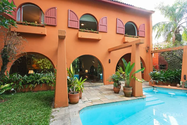 Casa com jardim e potencial de renovação na Cidade Jardim