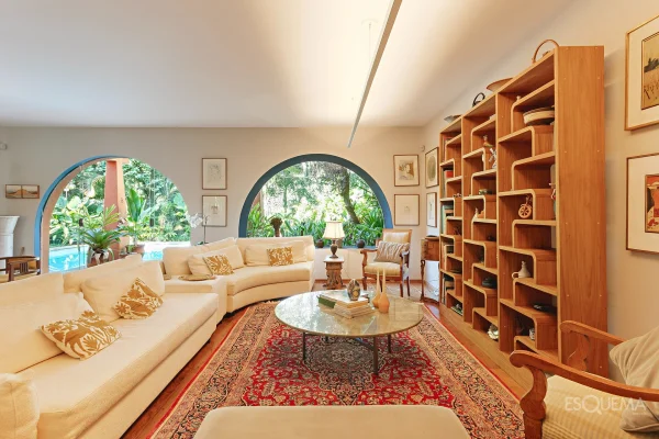 Casa com jardim e potencial de renovação na Cidade Jardim