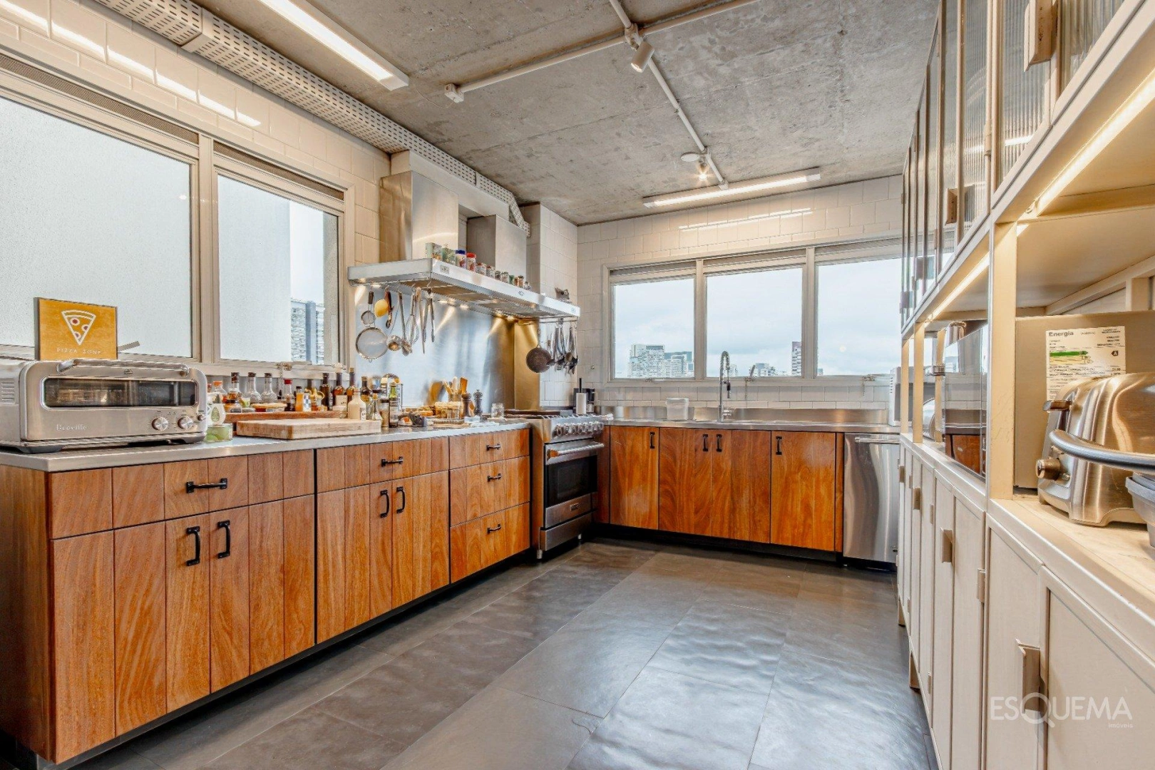 Apartamento reformado em condomínio com quadra de tênis - Imagem 12
