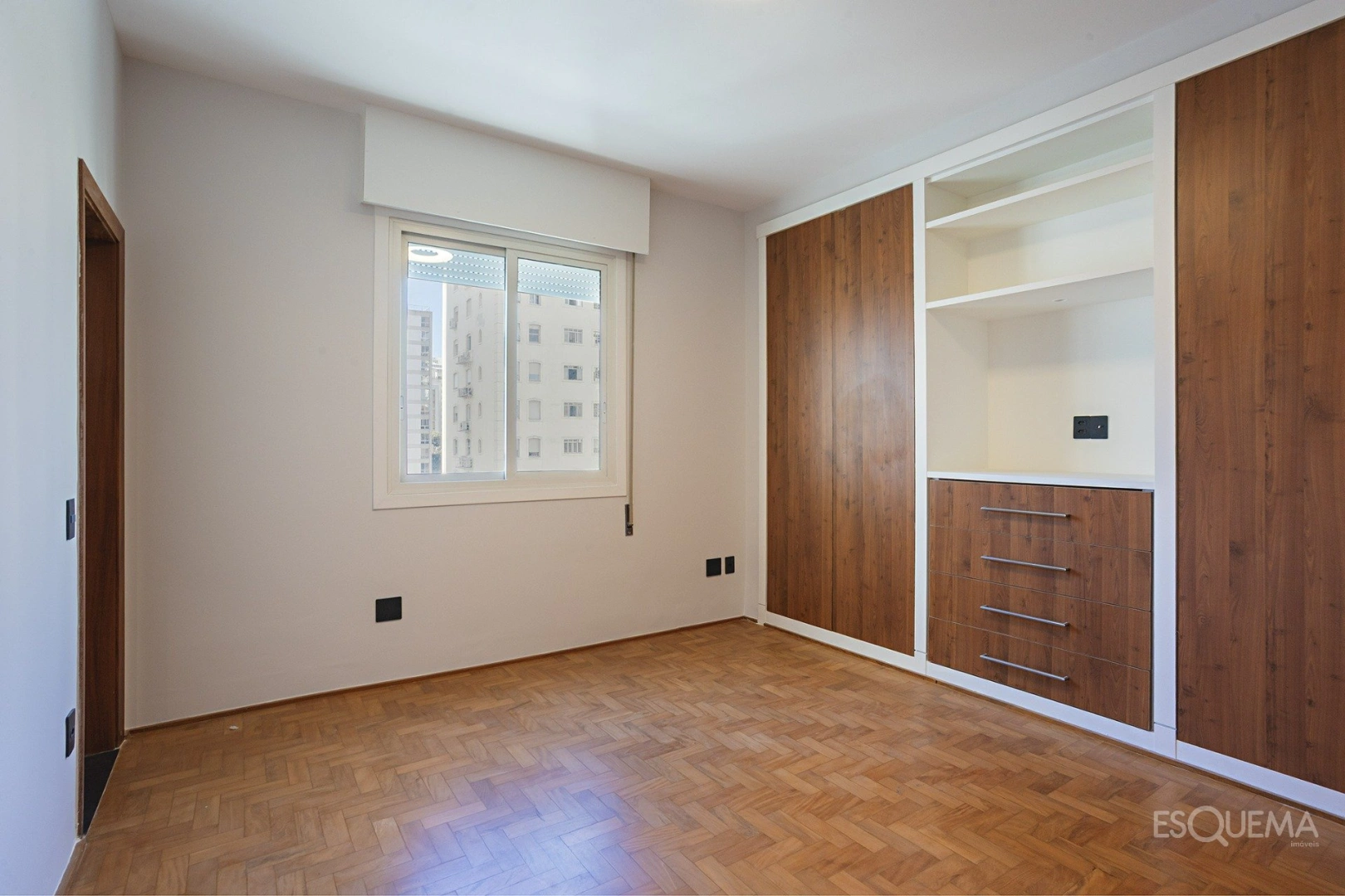 Apartamento com 3 suítes em condomínio neoclássico na parte plana do bairro - Imagem 12