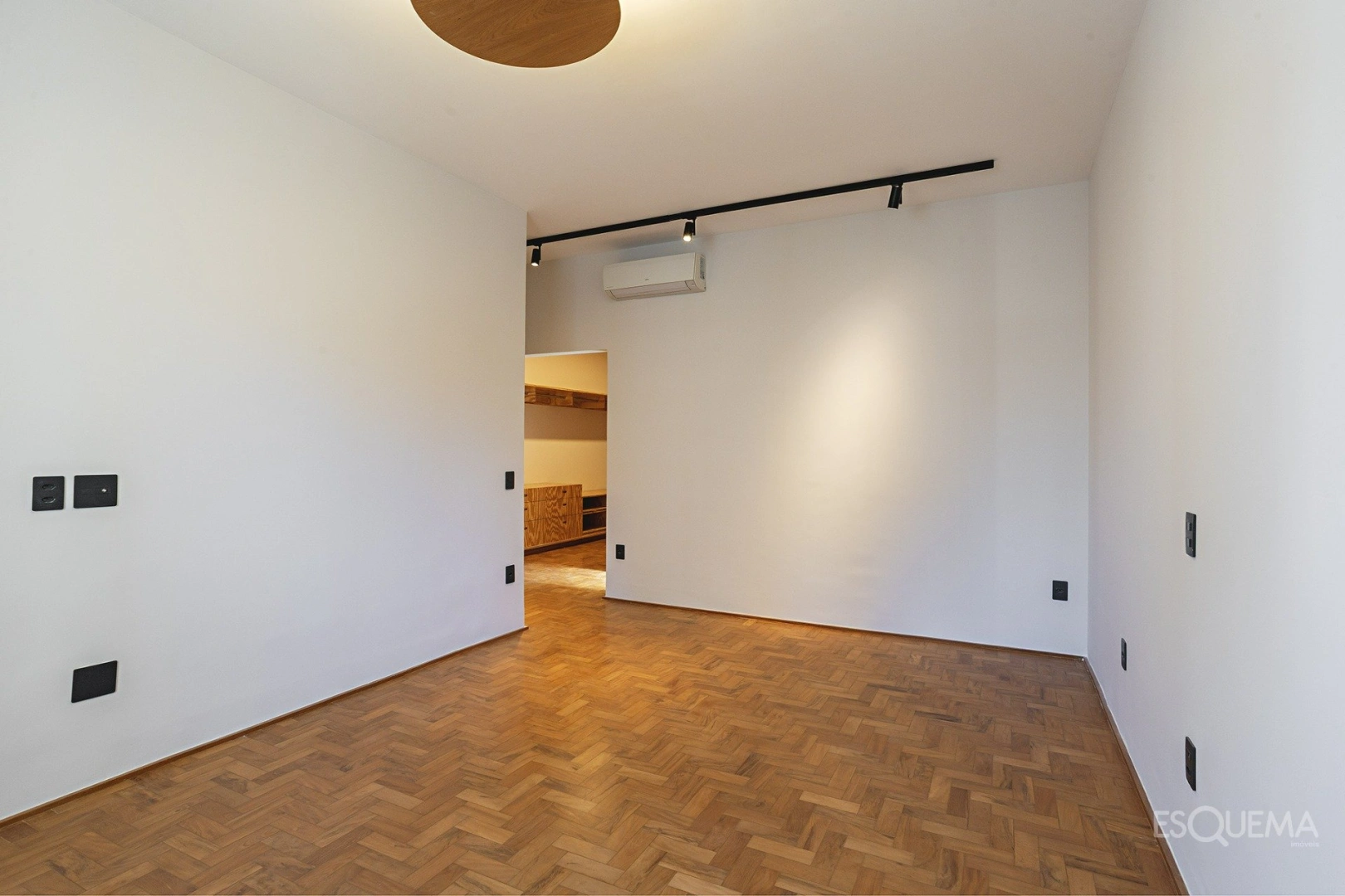 Apartamento com 3 suítes em condomínio neoclássico na parte plana do bairro - Imagem 13