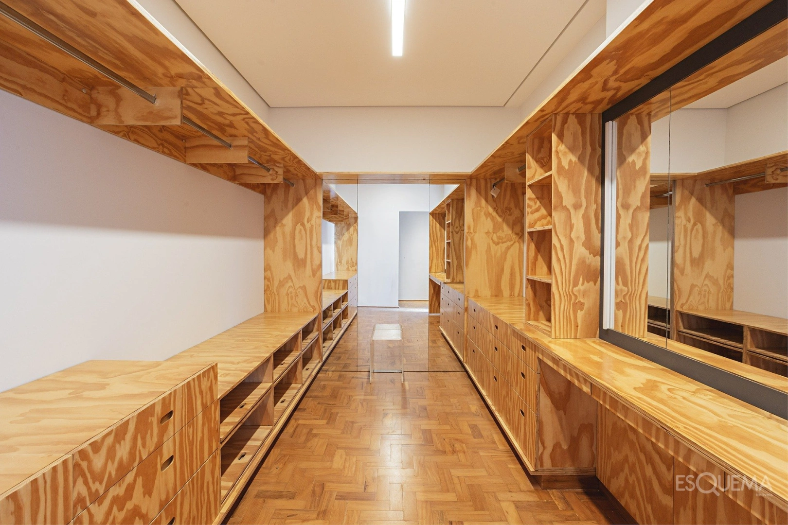 Apartamento com 3 suítes em condomínio neoclássico na parte plana do bairro - Imagem 15