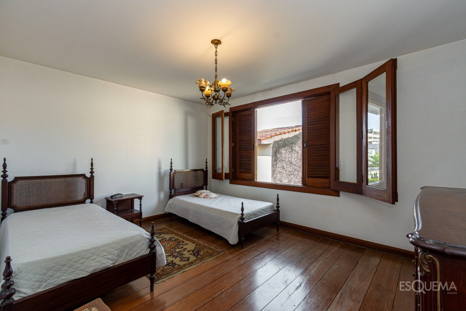 Casa com arquitetura contemporânea e luz natural no Jardim Paulista - Imagem 12