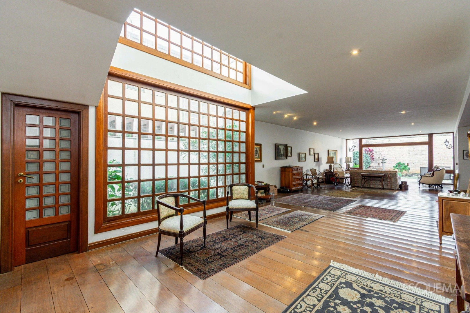 Casa com arquitetura contemporânea e luz natural no Jardim Paulista - Imagem 8