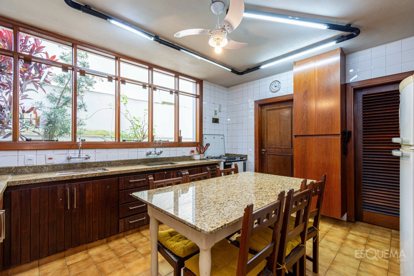 Casa com arquitetura contemporânea e luz natural no Jardim Paulista - Imagem 9
