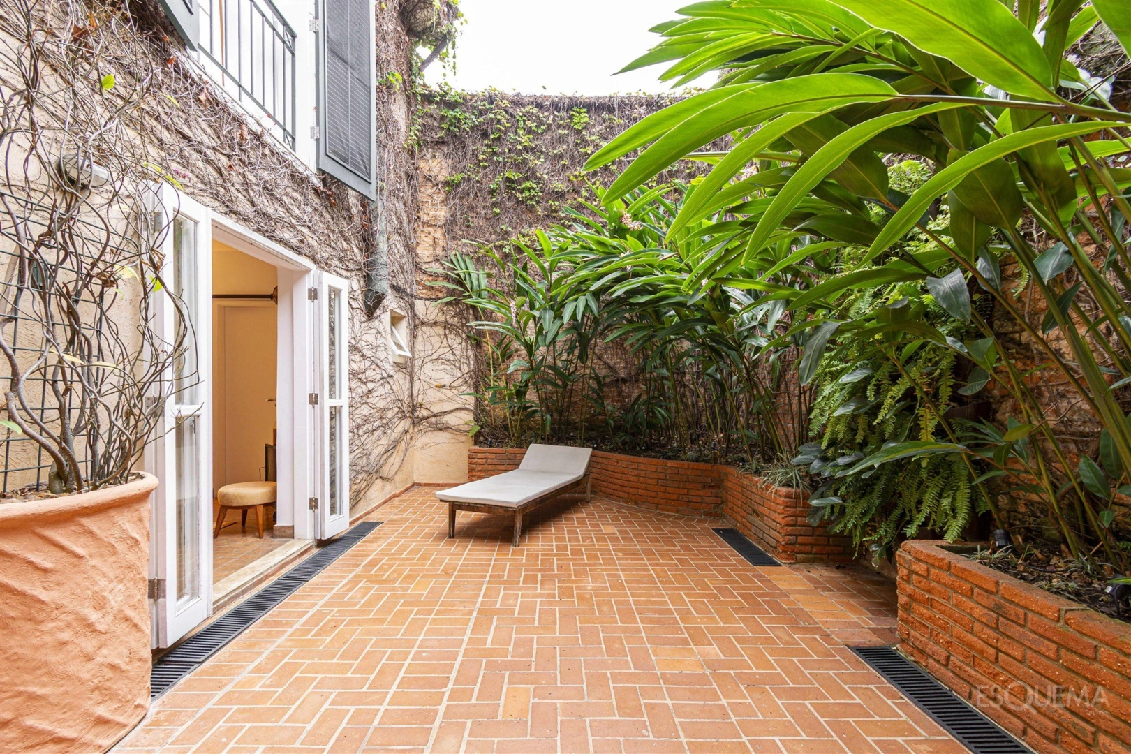 Casa de vila com jardim na Vila Nova Conceição - Imagem 1