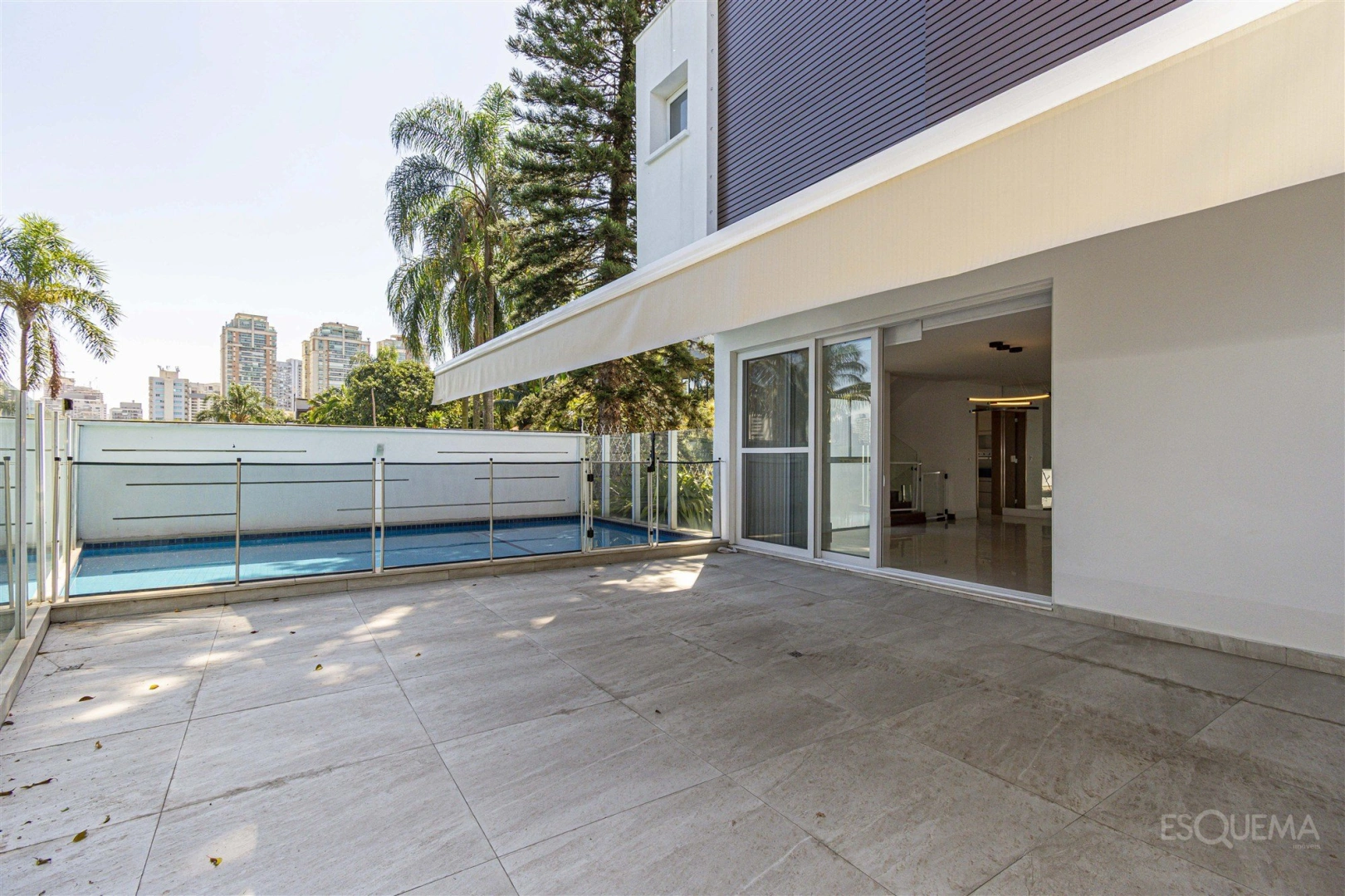 Casa em condomínio com piscina e terraço panorâmico - Imagem 2