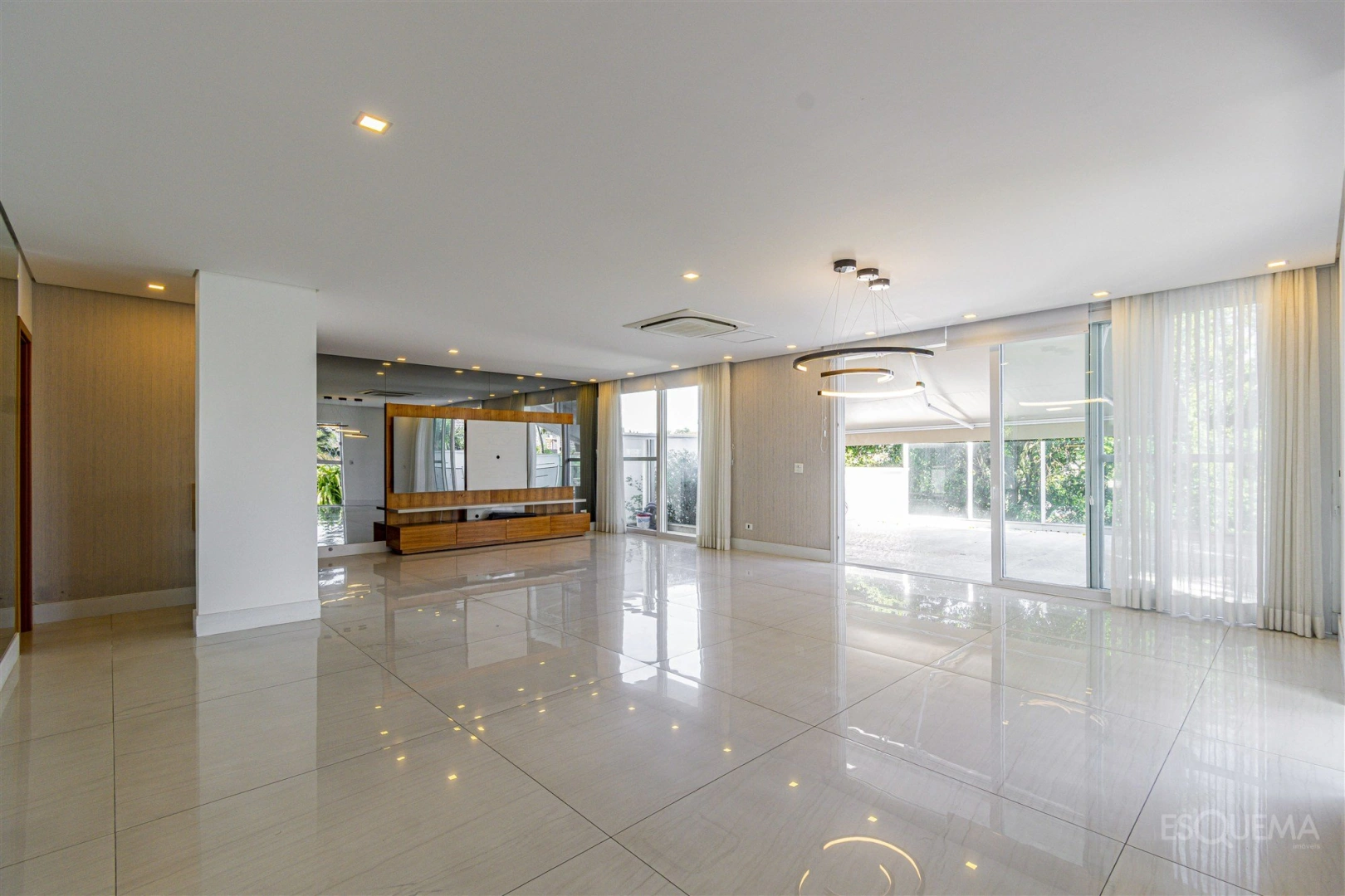 Casa em condomínio com piscina e terraço panorâmico - Imagem 3