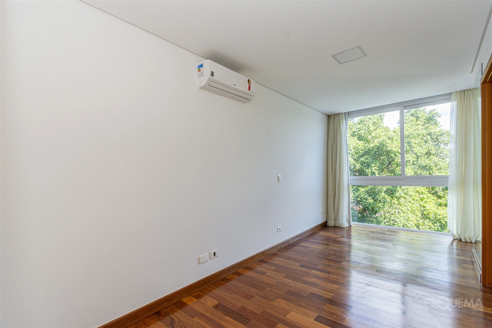Casa em condomínio com piscina e terraço panorâmico - Imagem 8