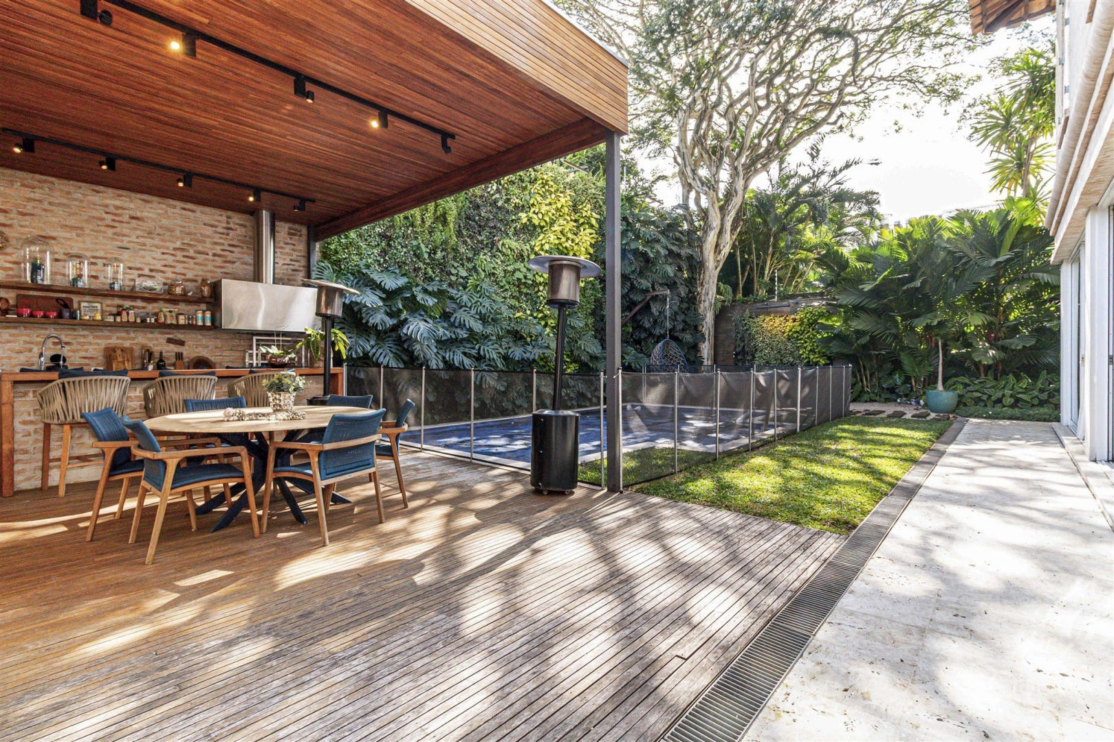 Casa clássica assinada por Marcos Tomanik próxima ao Clube Harmonia - Imagem 3