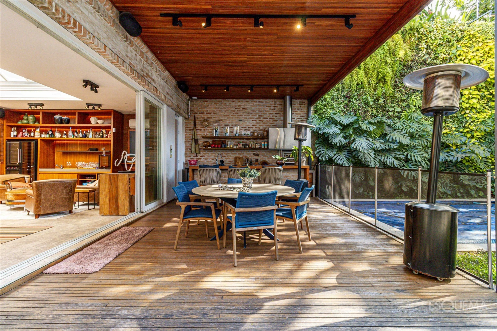 Casa clássica assinada por Marcos Tomanik próxima ao Clube Harmonia - Imagem 5