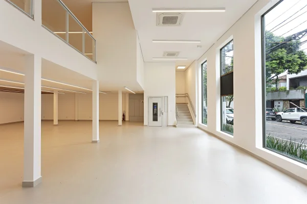 Imóvel comercial com frente para duas ruas no Jardim Paulista