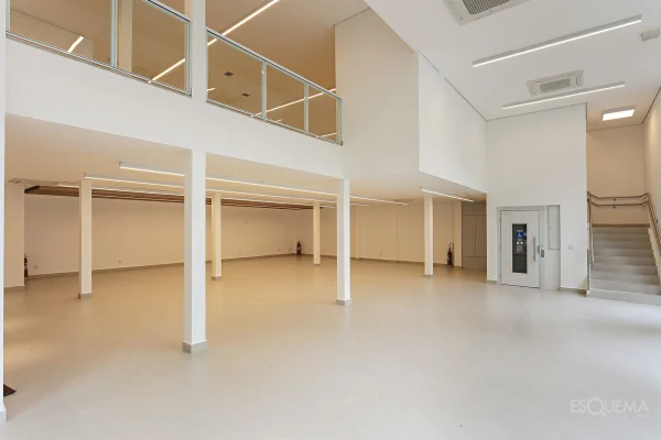 Imóvel comercial com frente para duas ruas no Jardim Paulista