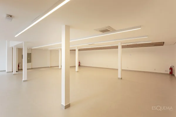 Imóvel comercial com frente para duas ruas no Jardim Paulista