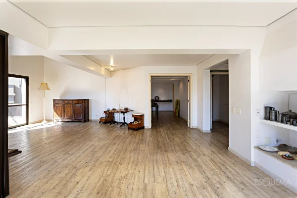 Apartamento com 4 suítes em rua tranquila do Jardim Paulistano