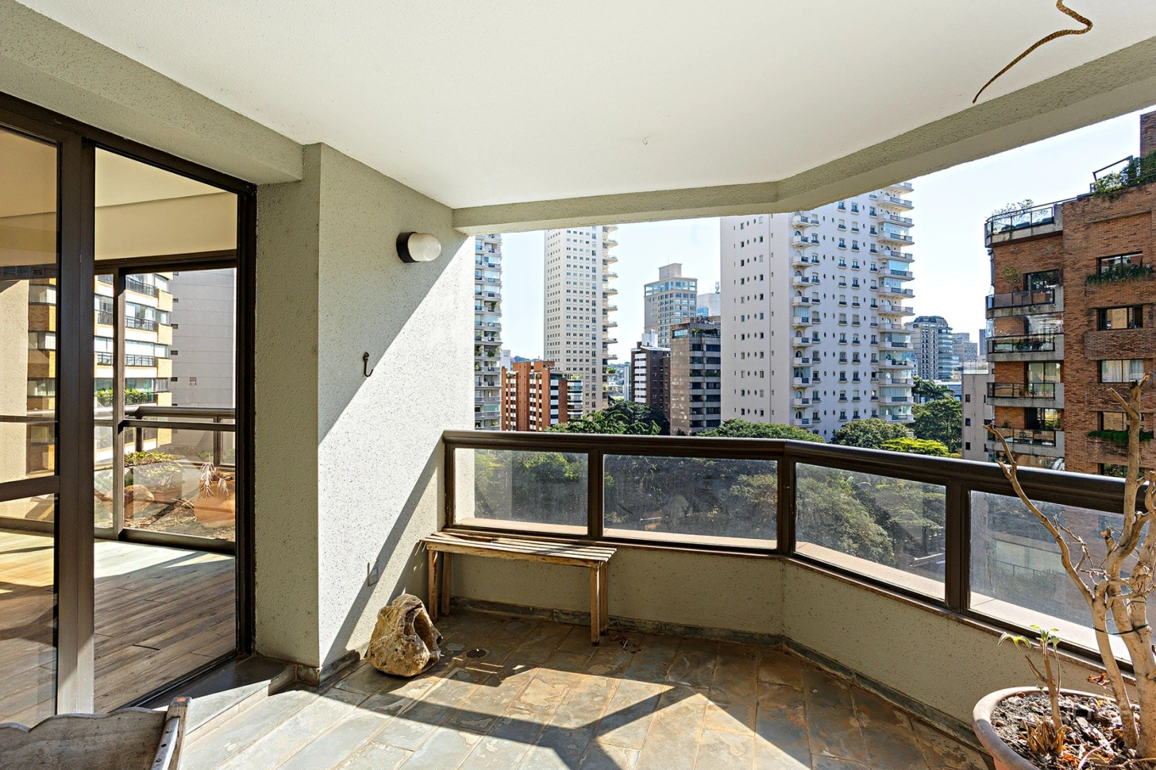 Apartamento com 4 suítes em rua tranquila do Jardim Paulistano - Imagem 8