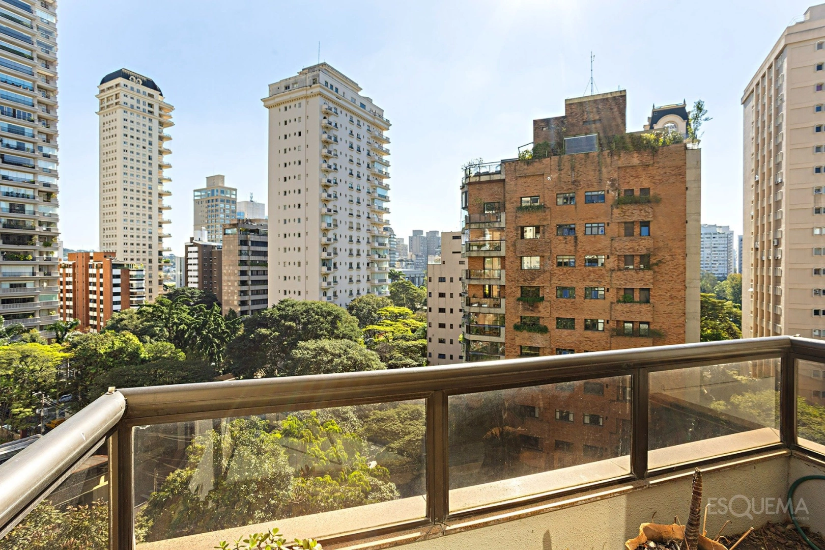 Apartamento com 4 suítes em rua tranquila do Jardim Paulistano - Imagem 9