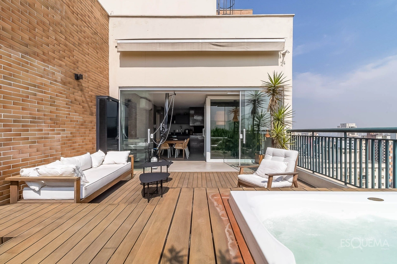 Cobertura triplex com projeto contemporâneo e terraço em Pinheiros - Imagem 1