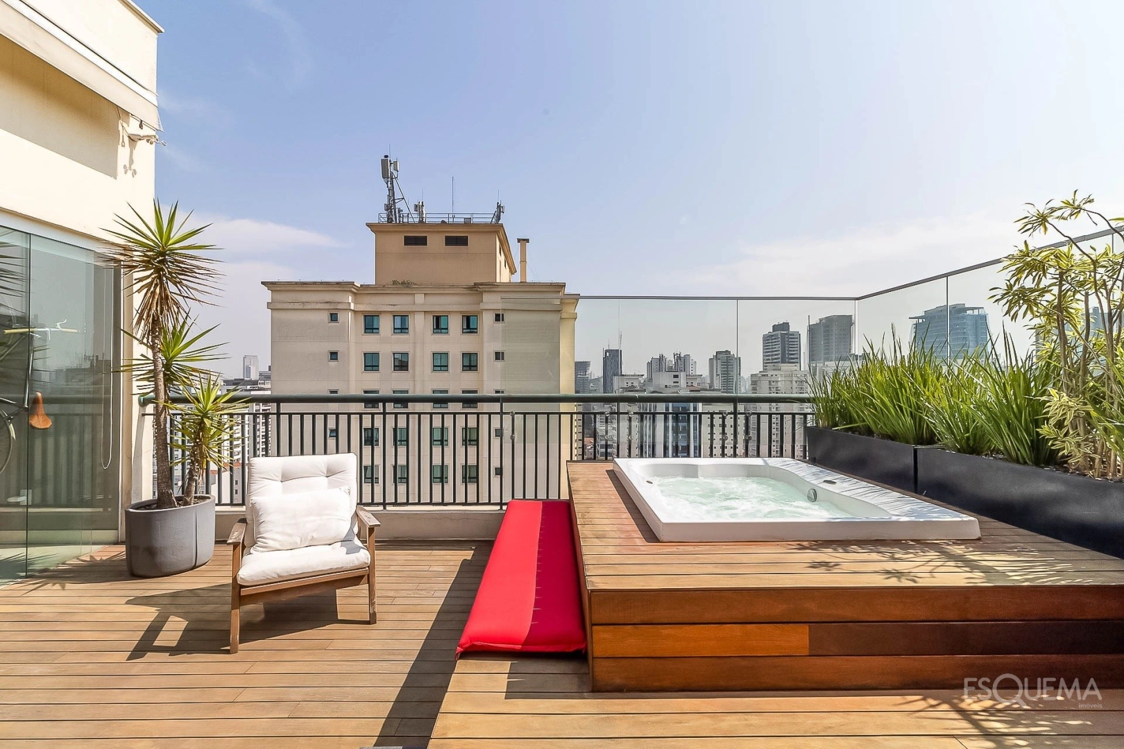 Cobertura triplex com projeto contemporâneo e terraço em Pinheiros - Imagem 3