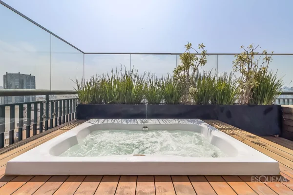 Cobertura triplex com projeto contemporâneo e terraço em Pinheiros