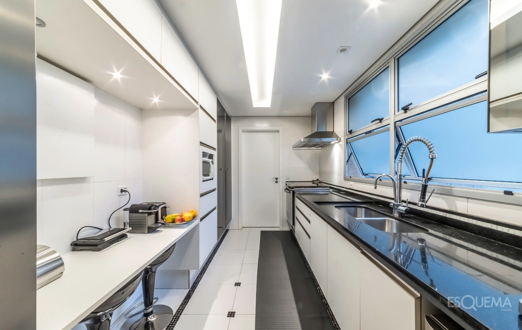 Apartamento reformado com vista para as árvores no Itaim Bibi - Imagem 13