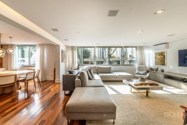 Apartamento reformado com vista para as árvores no Itaim Bibi