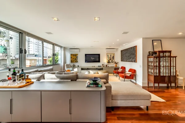 Apartamento reformado com vista para as árvores no Itaim Bibi