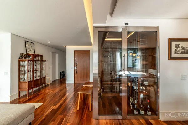 Apartamento reformado com vista para as árvores no Itaim Bibi