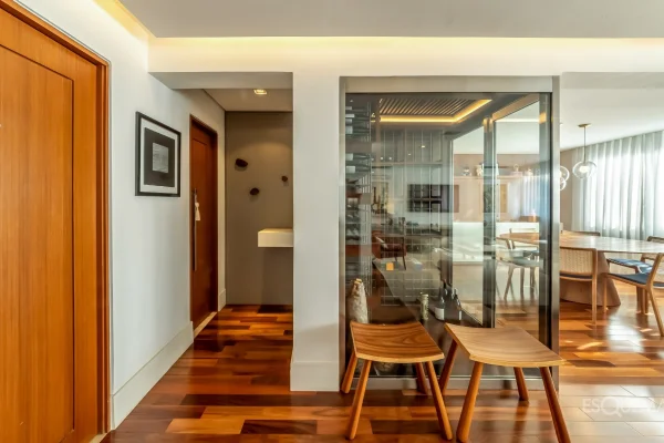 Apartamento reformado com vista para as árvores no Itaim Bibi
