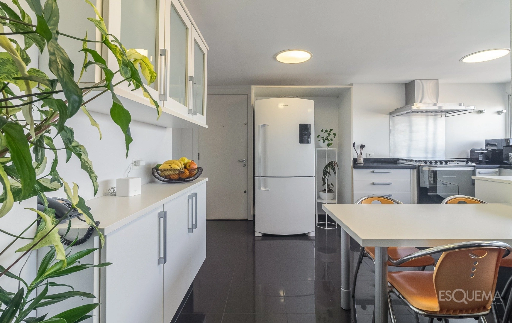 Apartamento duplex com pé-direito duplo e vista aberta em Pinheiros - Imagem 10