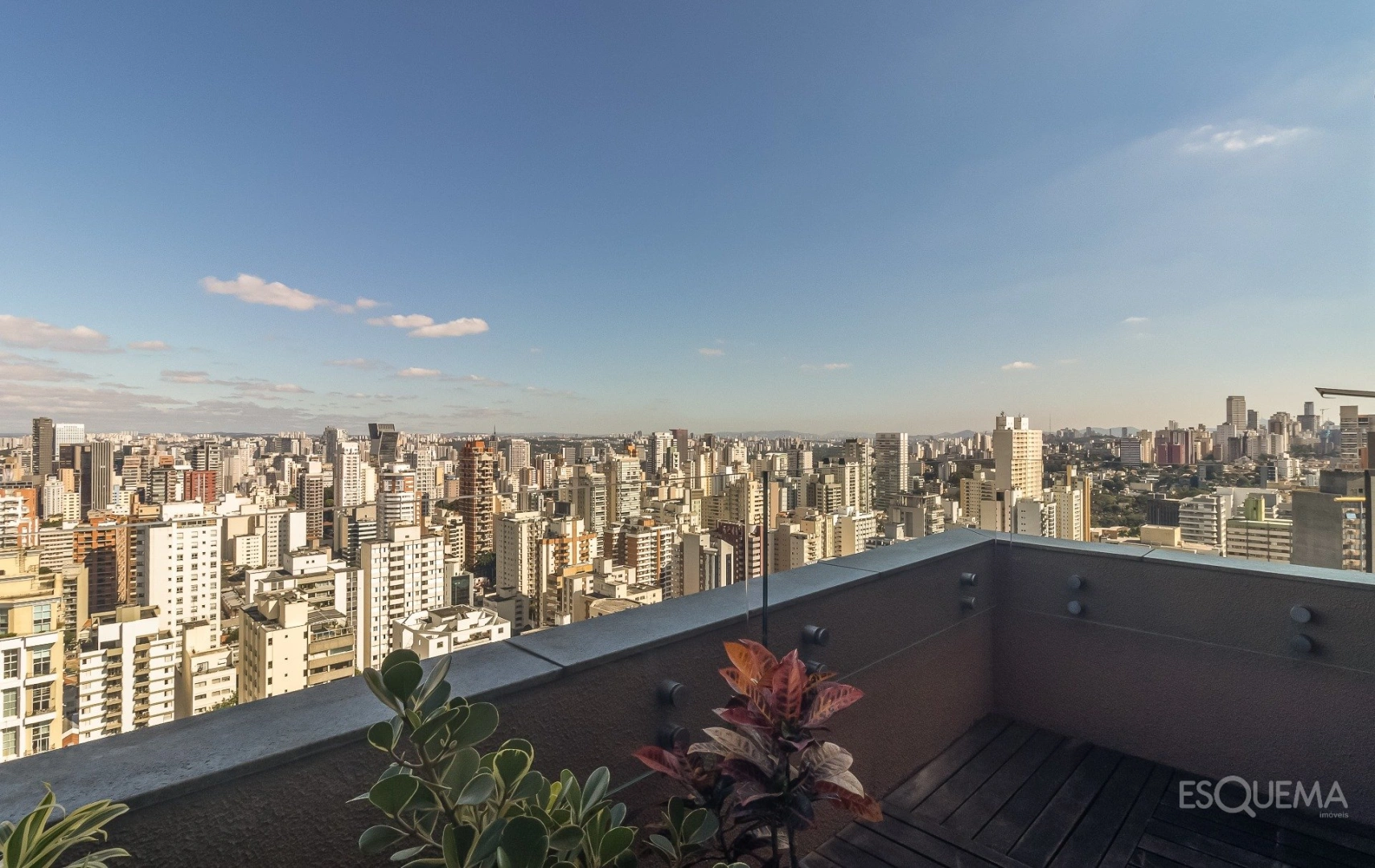 Apartamento duplex com pé-direito duplo e vista aberta em Pinheiros - Imagem 14