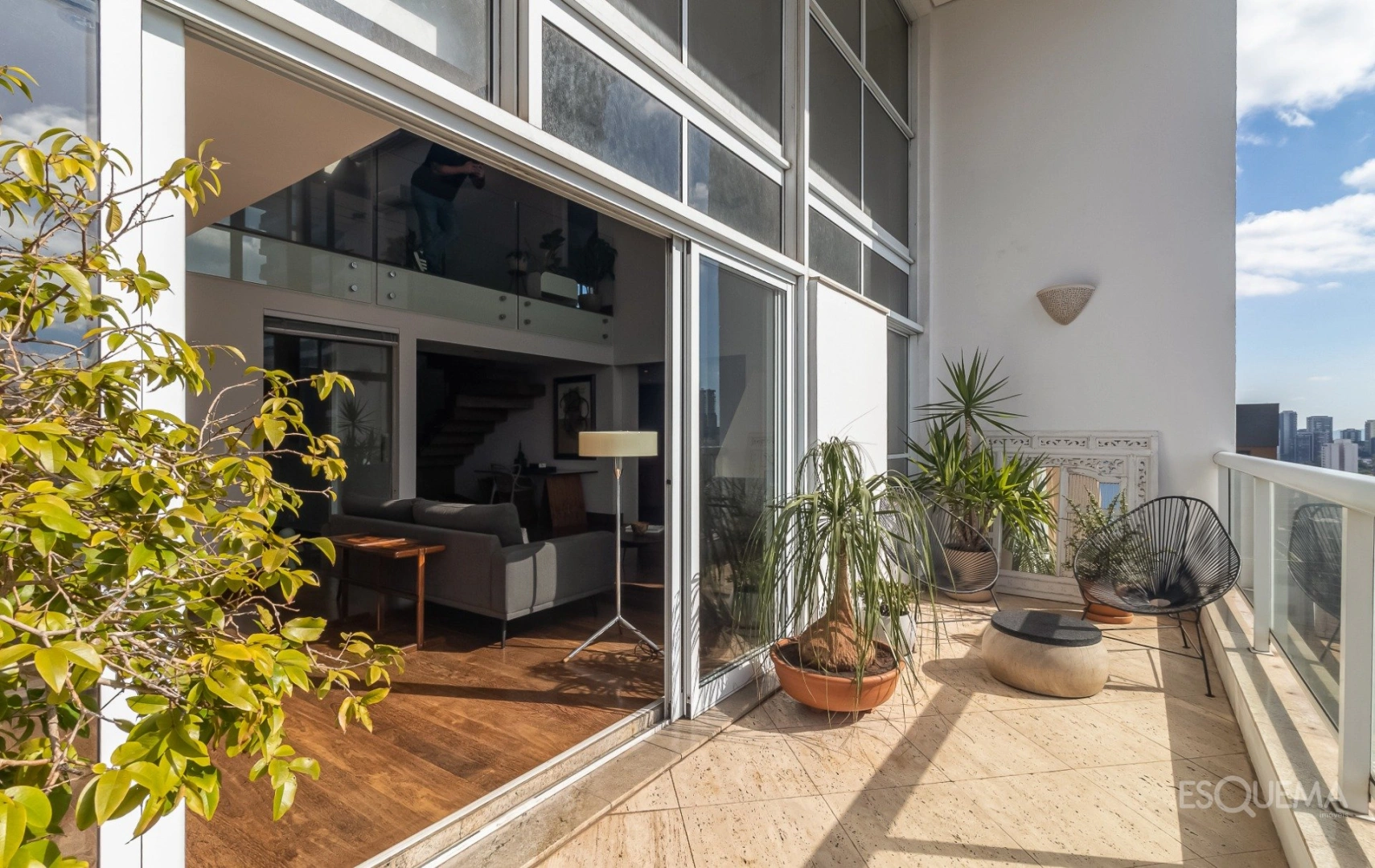 Apartamento duplex com pé-direito duplo e vista aberta em Pinheiros - Imagem 6