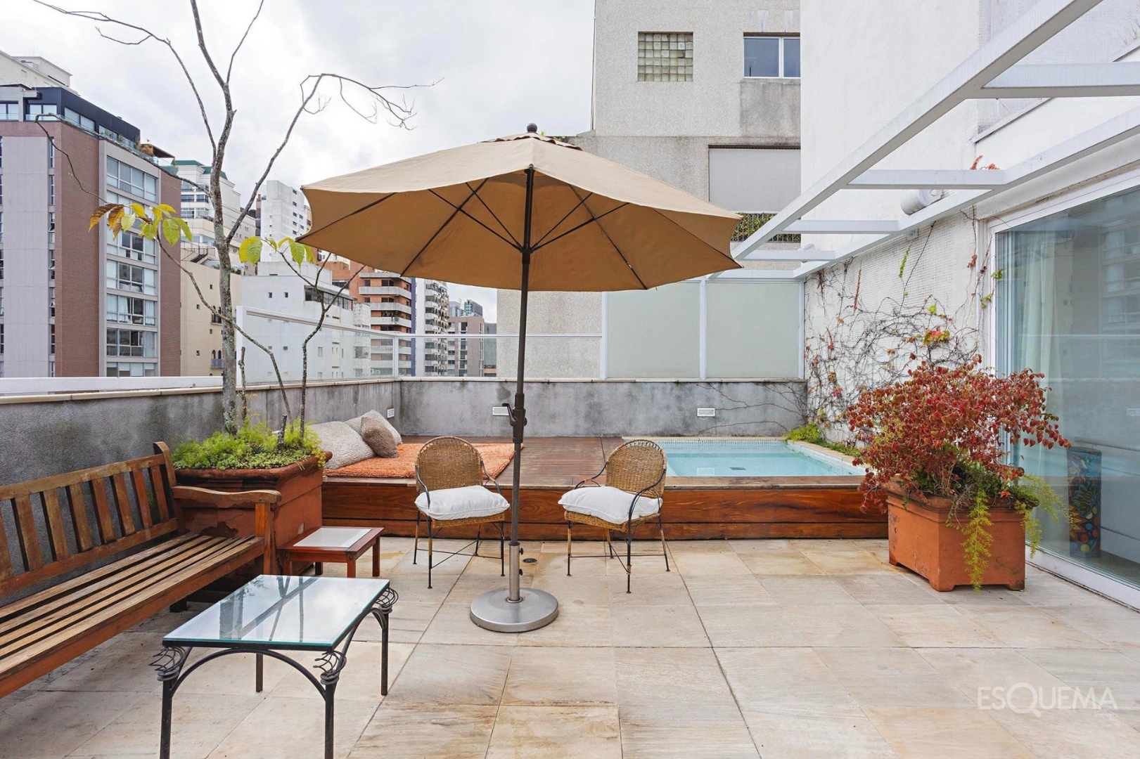 Cobertura Duplex com Piscina na Parte Plana dos Jardins - Imagem 4