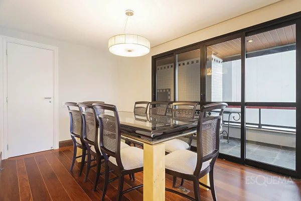 Apartamento com varanda e lazer completo no Itaim Bibi