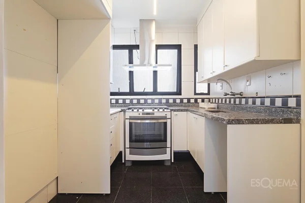 Apartamento com varanda e lazer completo no Itaim Bibi