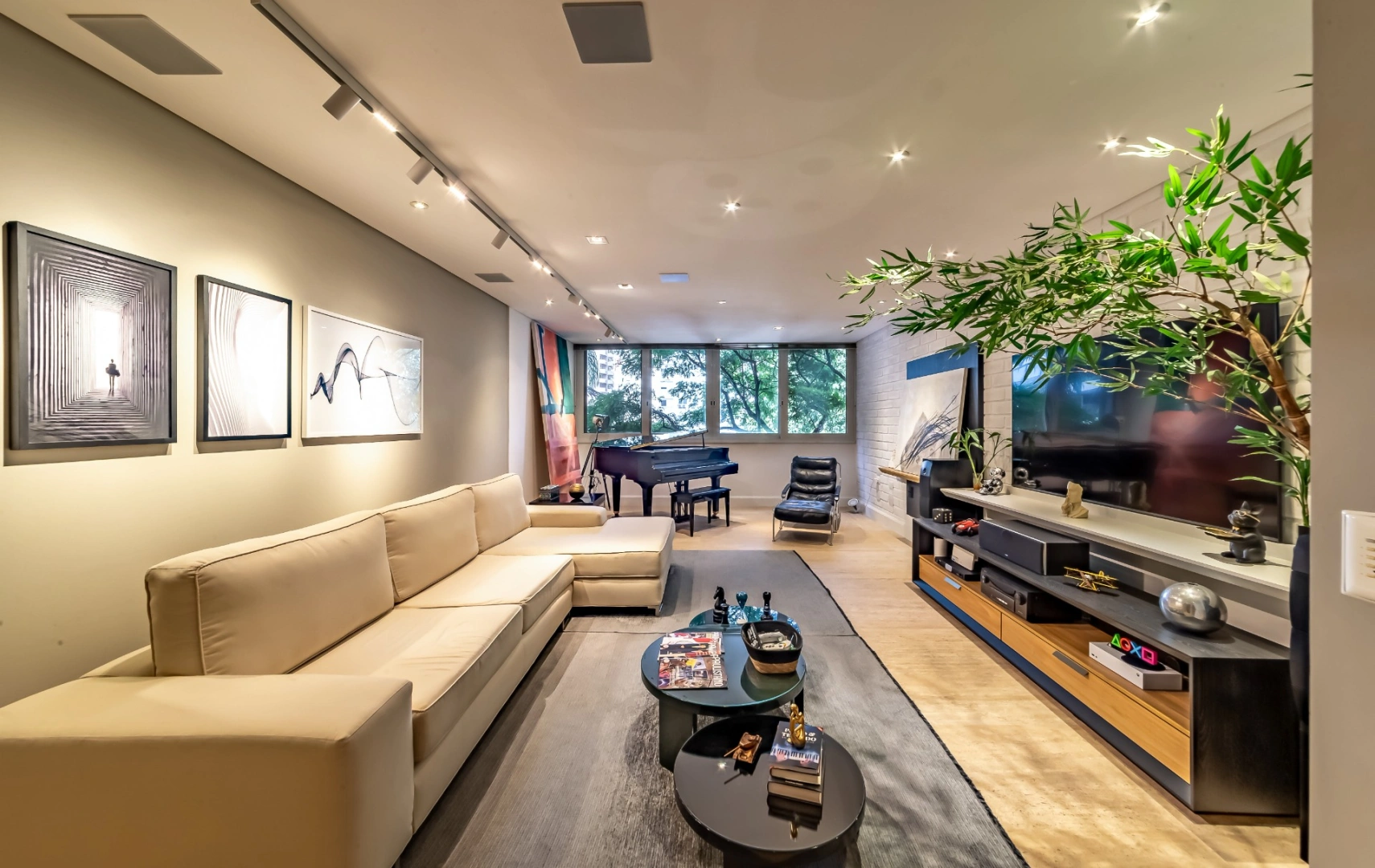 Apartamento reformado com vista para a copa das árvores nos Jardins - Imagem 1