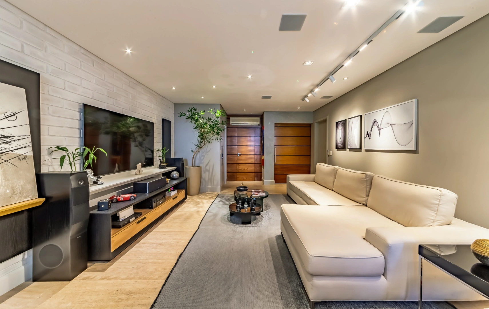 Apartamento reformado com vista para a copa das árvores nos Jardins - Imagem 3