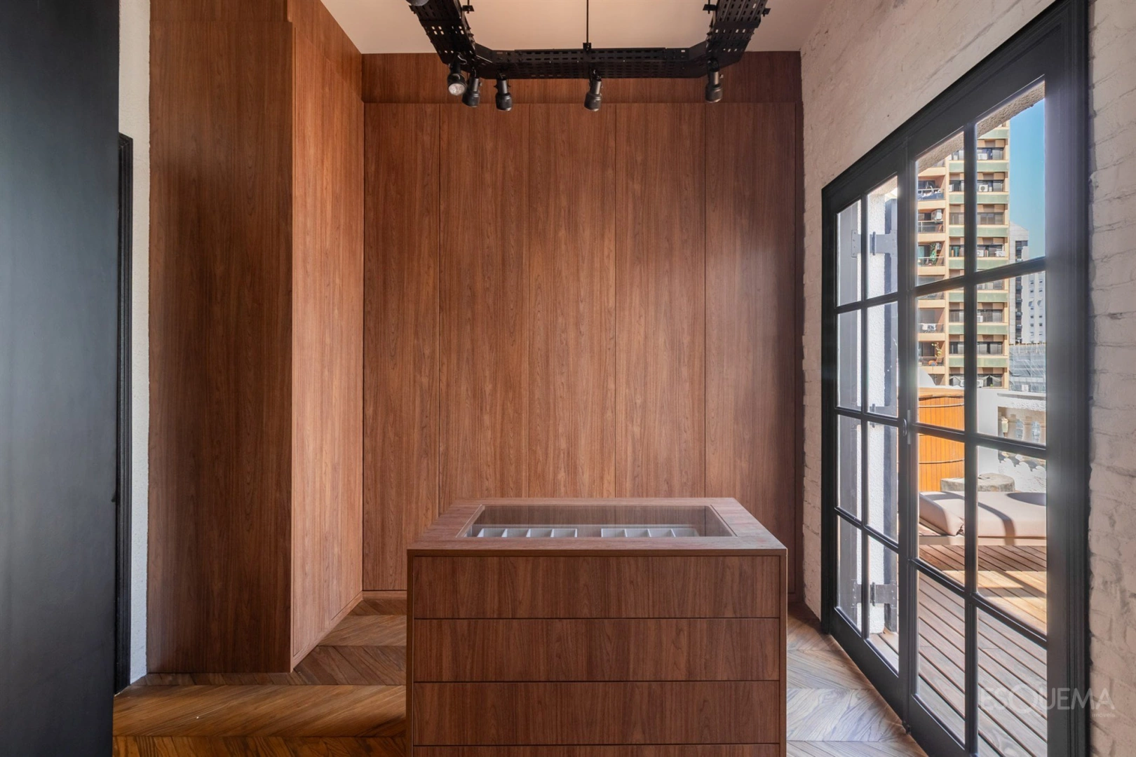 Penthouse reformada com projeto assinado por Roberto de Pace - Imagem 12