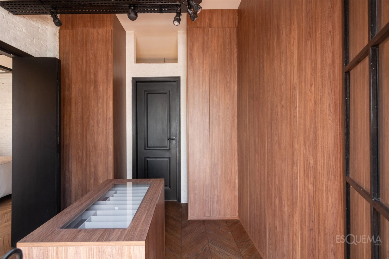 Penthouse reformada com projeto assinado por Roberto de Pace - Imagem 13