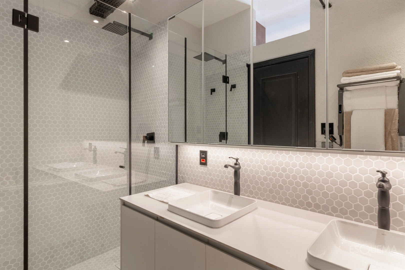 Penthouse reformada com projeto assinado por Roberto de Pace - Imagem 14