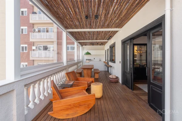 Penthouse reformada com projeto assinado por Roberto de Pace
