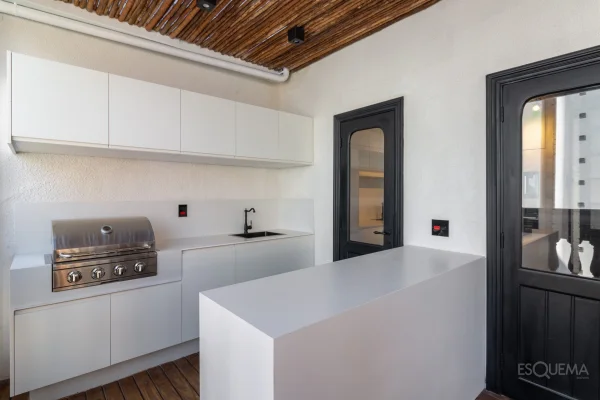 Penthouse reformada com projeto assinado por Roberto de Pace