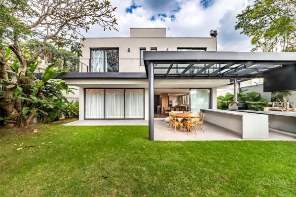 Casa com rooftop e projeto integrado no Alto de Pinheiros
